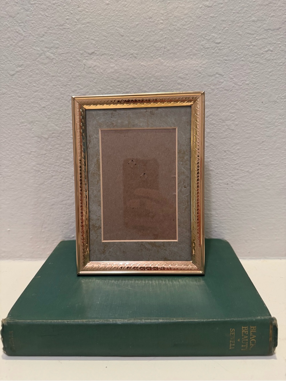 Vintage 5x7 Brass Picture Frame with Marble Style Removable Picture Mat